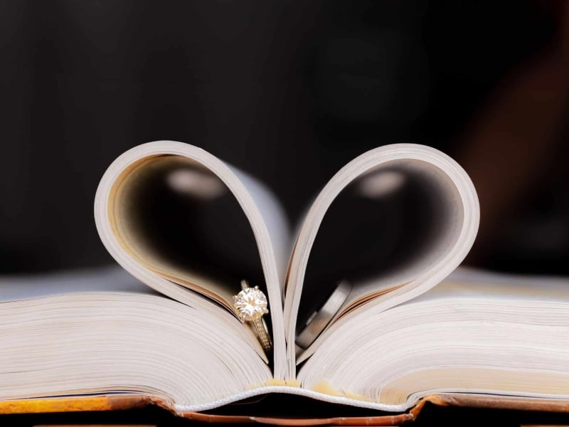 wedding-rings-in-a-heart-shaped-book
