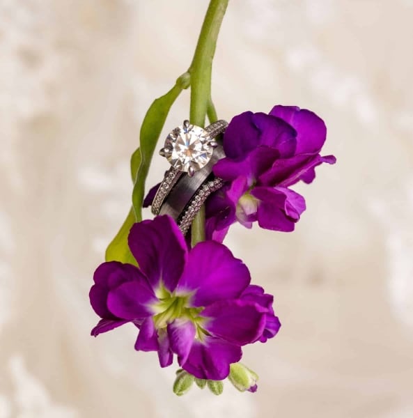 wedding-rings-on-top-of-flower