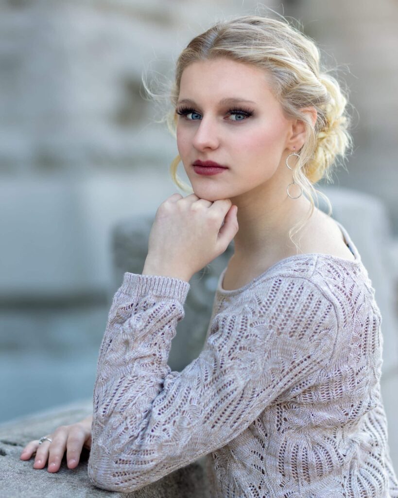 Amber holding her chin with her left hand during her senior photo session